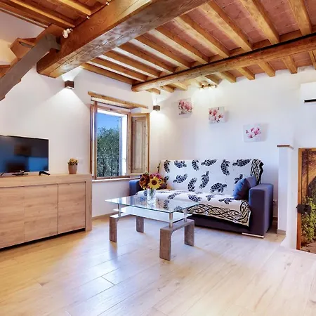 Holiday home Tower House With Emotional Shower